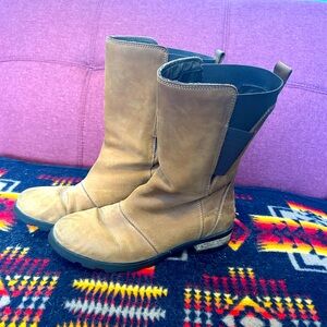 SOREL Emelie Mid Elk boot